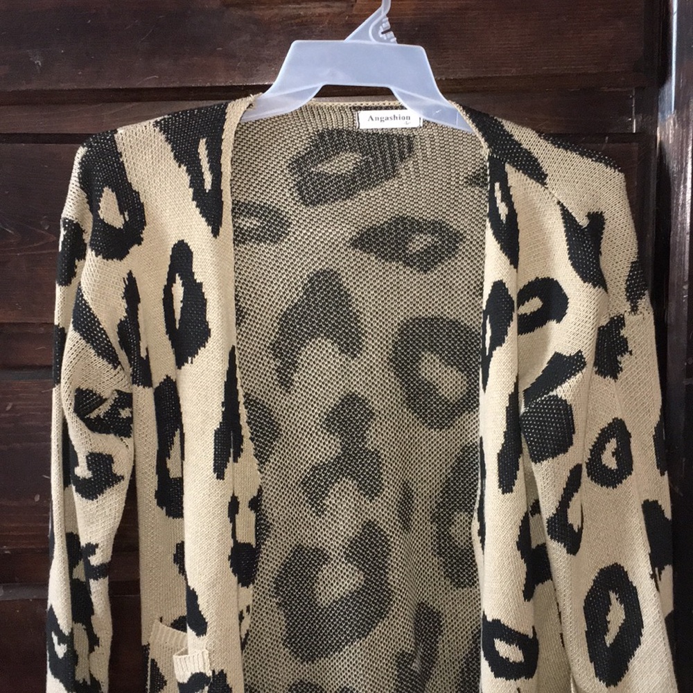 Droopy leopard cardigan